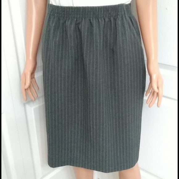 NWOT Ladies Skirt with Pockets Size LP by Donnkenny - Picture 2 of 14